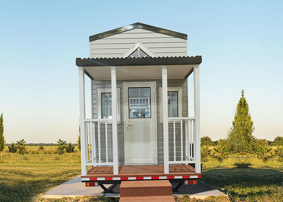 Έτοιμο γίνοντα πλαίσιο χάλυβα Prefab μικροσκοπικό σπίτι με το ρυμουλκό στα μικρά σπίτια ροδών για την πώληση