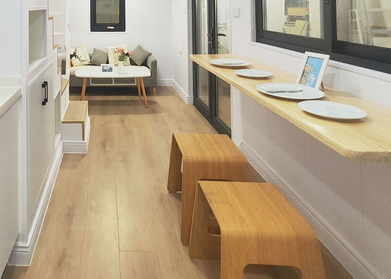 Μικρό σπίτι σε τροχούς με υπνοδωμάτιο και μπάνιο έτοιμο για αποστολή