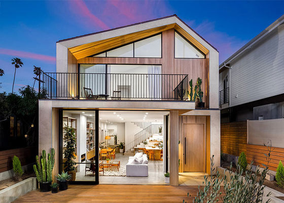 Προσυσκευασμένο σπίτι 2 ορόφων με μεγάλα παράθυρα