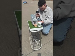 Μικρά σπίτια με τροχούς από κινητές ρίζες.